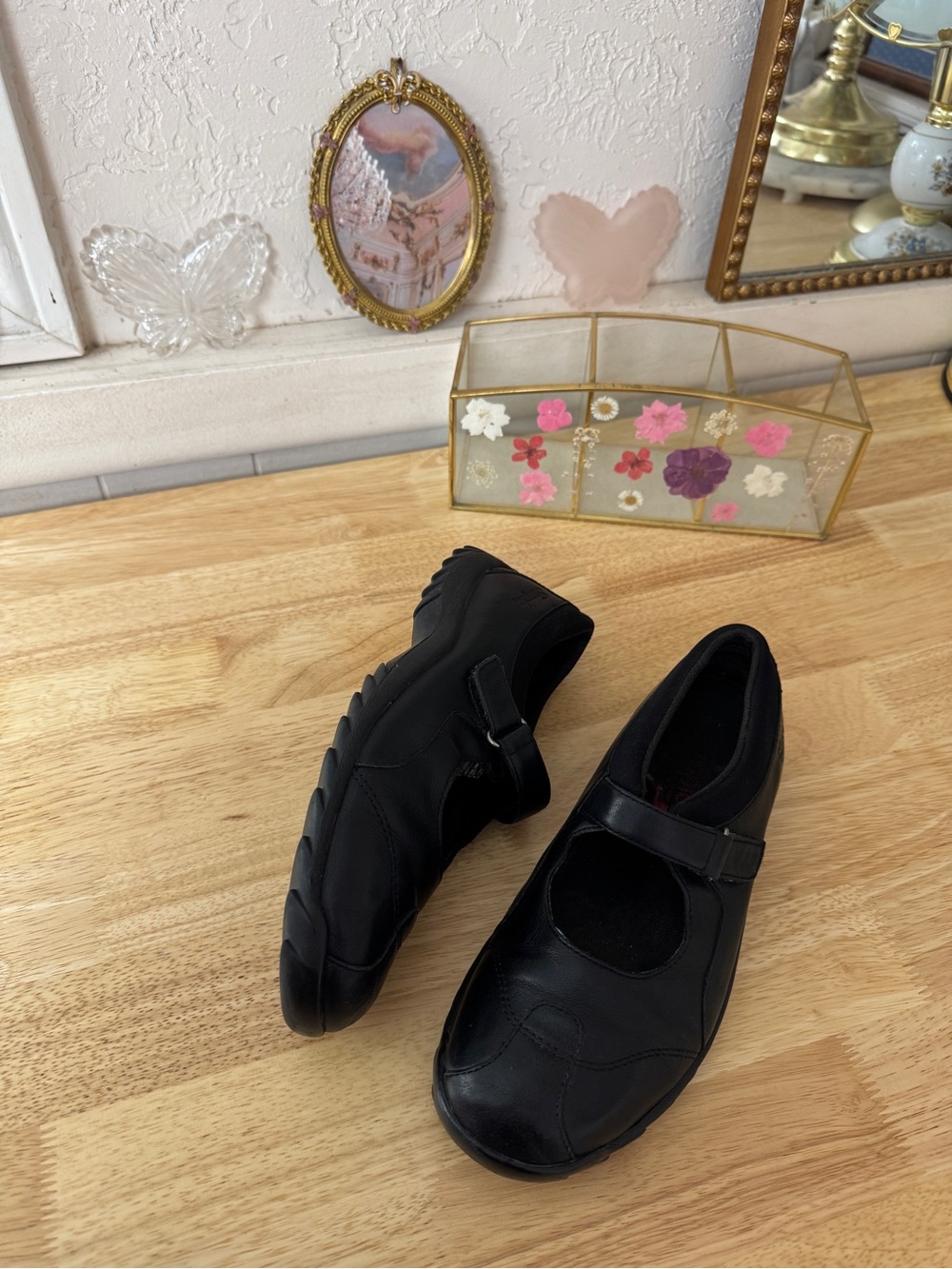 2000’s Simple Vintage Black Leather Mary Jane Sneakers Whimsy Goth Y2K Size 7